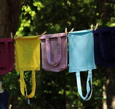 Sommerferien im Familiengarten- Stoffbeutel bemalen