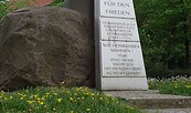 Heimkehrerdenkmal in der Frankfurter Nuhnenstraße, Foto: Karl-Konrad Tschäpe, Lizenz: Museum Viadrina
