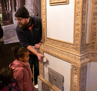 Familienführung „Feuer, Kohle, Ton“ – Spurensuche für Groß und Klein im Denkmal Ofenfabrik und Ofenmuseum