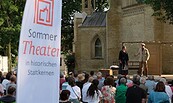 Sommertheater am Neuendorfer Anger, Foto: Förderverein Alte Neuendorfer Kirche, Lizenz: Förderverein Alte Neuendorfer Kirche