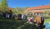 Kleidertruhe Secondhandmarkt in Glashütte, Foto: Edeltraud Schmidt