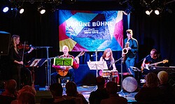 Grüne Bühne