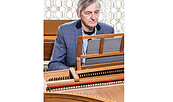 Porträt Andreas Marti am Cembalo, Foto: Christoph Wagner, Lizenz: Evangelische Kirchengemeinde Königs Wusterhausen