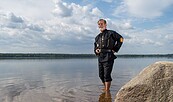 Bergmann steht im See, Foto: N. Quenzel, Lizenz: Tourismusverband Lausitzer Seenland e.V.