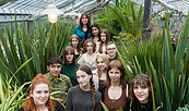 Jugendliche des Theaterjugendclubs bei Recherchen im Branitzer Park, Foto: Bernd Schönberger, Lizenz: Brandenburgische Kulturstiftung Cottbus-Frankfurt (Oder)