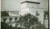 Blick vom Dach des alten Städtischen Krankenhauses nach Norden zum Turm über dem Haupt-eingang. Städtische Lichtbildstelle 1929, Foto: PM, Lizenz: PM