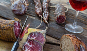 Wildfleisch und Wein, Foto: JPC-PROD / stock.adobe.com