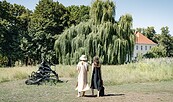 Führung durch den Skulpturenpark, Foto: Steffen Hoeft, Lizenz: Schlossgut Schwante