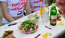ZUKUNFT JETZT! - Festival: Performance: Zukünftig zünftig Tafeln