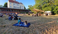 Handpan-Musik mit Castano - Picknickdecken-Konzert im Burgpark