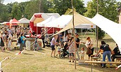 Auf der Festwiese beim Storchenfest, Foto: BR Archiv