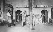 Pöttemacher und Kachelbäcker (1905), Foto: Waldemar Titzenthaler, Lizenz: Ofen- und Keramikmuseum Velten