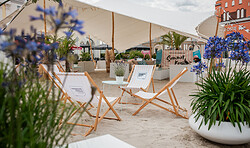 Summer Beach auf der Center-Piazza im Designer Outlet Berlin