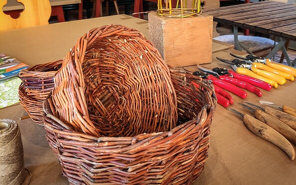 Korbflechten im Museum, Foto: Ehrhardt, Lizenz: Museum OSL