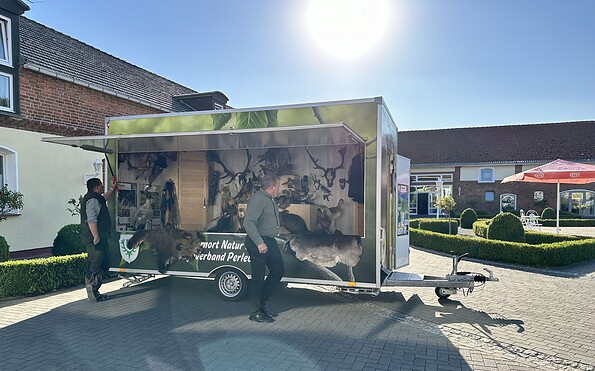 Jagdverband Perleberg mit Infomobil, Foto: Monique Bessert, Lizenz: Monique Bessert