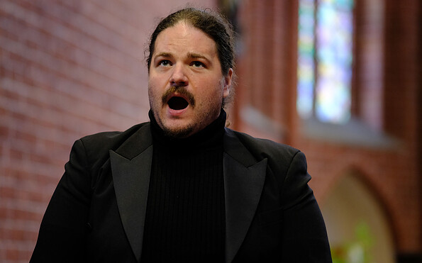 Brendan Sliger -Tenor, Foto: Nicole Gillert, Lizenz: Brandenburgisches Konzertorchester Eberswalde