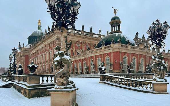 Das Neue Palais im Winter, Foto: Jörg Kirschstein, Lizenz: SPSG