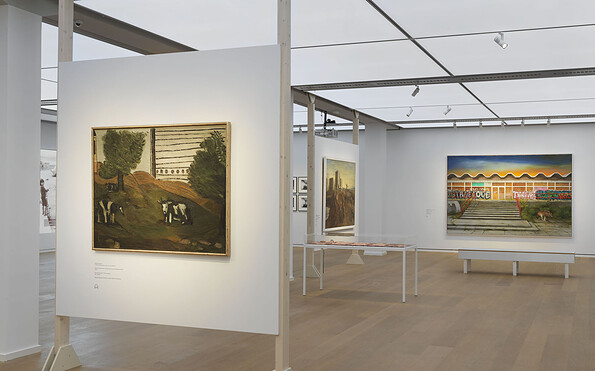 Installationsansicht der Ausstellung Wohnkomplex. Kunst und Leben im Plattenbau, DAS MINSK Kunsthaus in Potsdam 2025. Sammlung Hasso Plattner; Harald Metzkes, © VG Bild-Kunst, Bonn 2025, Foto: Jens Ziehe