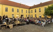 Konzert im Akademiehof Rheinsberg, Foto: Uwe Hauth, Lizenz: Uwe Hauth