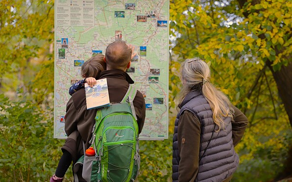 Kinderwanderung, Foto: EVTZ mbh Geopark Muskauer Faltenbogen, Lizenz: EVTZ