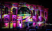 Viel Licht gegen die Dunkelheit - hier bei der Langen Nacht der Museen 2024, Foto: Alin Mosig, Lizenz: Stiftung Stift Neuzelle