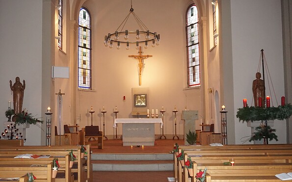 Altar katholische Kirche Mariä Himmelfahrt Angermünde, Foto: Gabriele Schenk, Lizenz: Gabriele Schenk