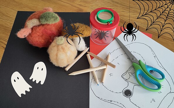 Grusel-Vorbereitungen in Rühstädt: Beim Ferienangebot im NABU-Besucherzentrum am 30.10. können die Kinder schon einmal ihre Nerven testen und sich mit kreativen Masken für die Monsterparty ausstatten., Foto: Jonathan Kunkel/NABU Rühstädt