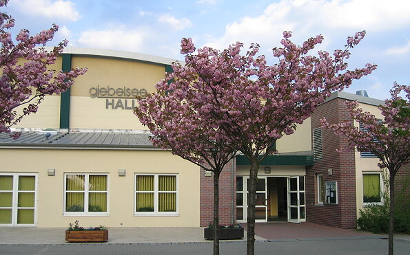 Giebelseehalle aussen, Foto: Kathleen Brandau, Lizenz: Gemeinde P/E