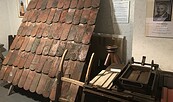 Dachziegel im Ausstellungsraum, Foto: Doreen Bahlke