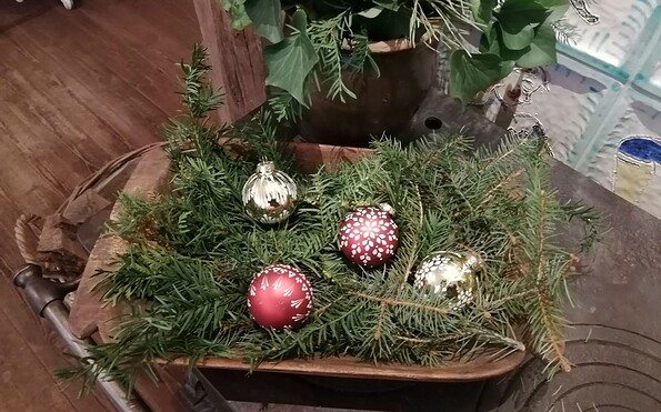 Weihnachtskugeln mit sorbischen Mustern, Foto: Katrin Schwella, Lizenz: Amt Burg (Spreewald)