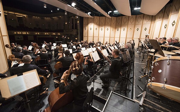 Das Philharmonische Orchester im Großen Haus, Foto: Marlies Kross, Lizenz: Brandenburgische Kulturstiftung Cottbus-Frankfurt (Oder)