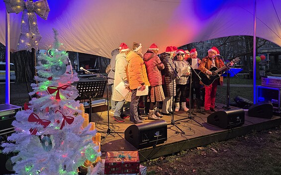 WeihnachtsOpenAir am Schlaatz, Foto: Marina Kudriaschowa, Lizenz: Soziale Stadt ProPotsdam gGmbH / Friedrich-Reinsch-Haus