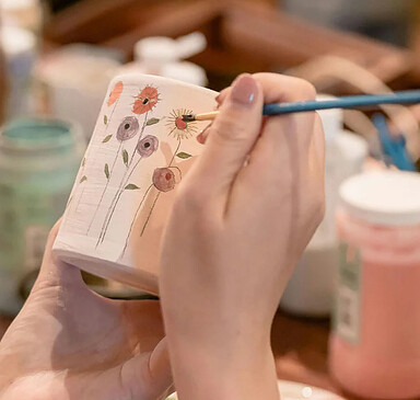 Keramik bemalen im Studio Moki