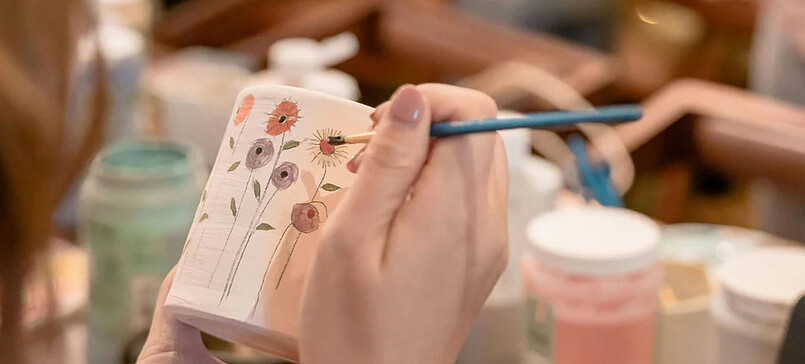 Keramik bemalen im Studio Moki