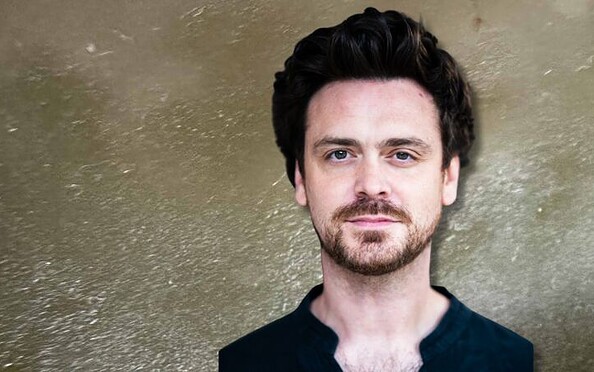 Bitte Text eingeben, Foto:  Dr. Alexander Busche (Hintergrund) / Sebastian Fräsdorf (c) Gregory B. Waldis