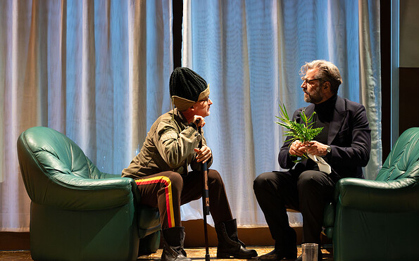 Szene aus TESLA, DIE SPREE UND DER KIRSCHGARTEN, Foto: Bernd Schönberger, Lizenz: Brandenburgische Kulturstiftung Cottbus-Frankfurt (Oder)