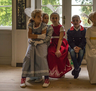 Familienführung im Schloss Paretz, Foto: Hans Bach, Lizenz: SPSG