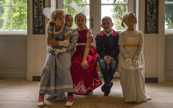 Familienführung im Schloss Paretz, Foto: Hans Bach, Lizenz: SPSG