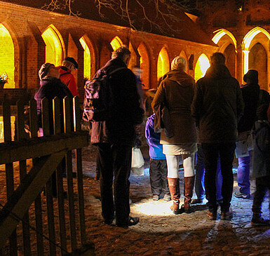 Funzelführung - abends im Kloster
