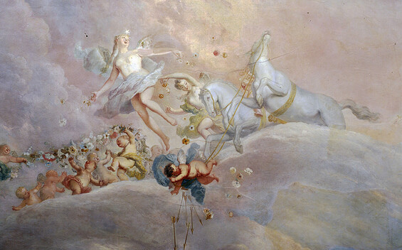 Schloss Rheinsberg, Deckengemälde im Spiegelsaal „Der Tag vertreibt die Finsternis“ von Antoine Pesne, Detail vom Mittelteil, Foto: Roland Handrick, Lizenz: SPSG