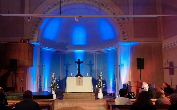 Kulturkirche Petzow blau, Foto: Landkreis Potsdam Mittelmark, Lizenz: Landkreis Potsdam Mittelmark