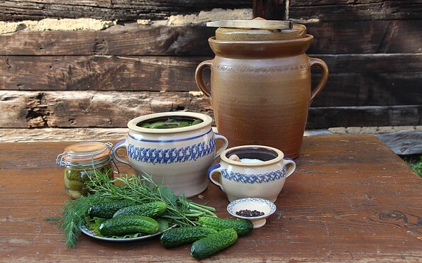 Gurken einlegen im Freilandmuseum Lehde, Foto: Linke, Lizenz: Museum OSL