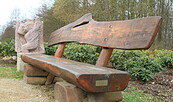Bank und Figur im Kur- und Sagenpark, Foto: Amt Burg (Spreewald), Lizenz: Amt Burg (Spreewald)
