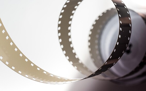 Hangar Film Club, Foto: Rudy and Peter Skitterians, Lizenz: auf Pixabay