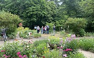 Zu Besuch im Lehmann-Garten, Foto: Alena Lampe