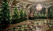 Weihnachtliche Dekoration im Grottensaal des Neuen Palais, Foto: Jörg Kirschstein, Lizenz: SPSG