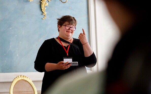 Führung in Leichter Sprache mit Beschäftigten der Oberlin Werkstätten Potsdam in den Neuen Kammern von Sanssouci, Foto: Marcus Grünschneider, Lizenz: Oberlin Werkstätten gGmbH