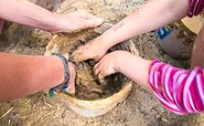 Lehmwerkstatt für Kinder im Freilandmuseum Lehde, Foto: Matzke