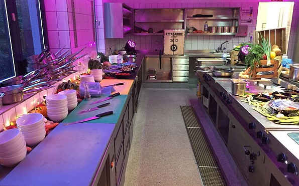 Hotelküche in Vorbereitung für einen Kochkurs, Foto: Hotel Esplanade Resort &amp; Spa Bad Saarow