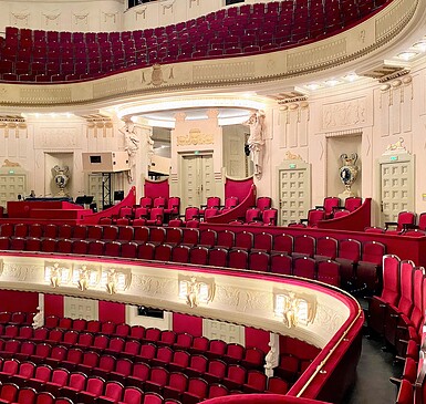 Architekturführung durch und um das Große Haus des Staatstheaters Cottbus